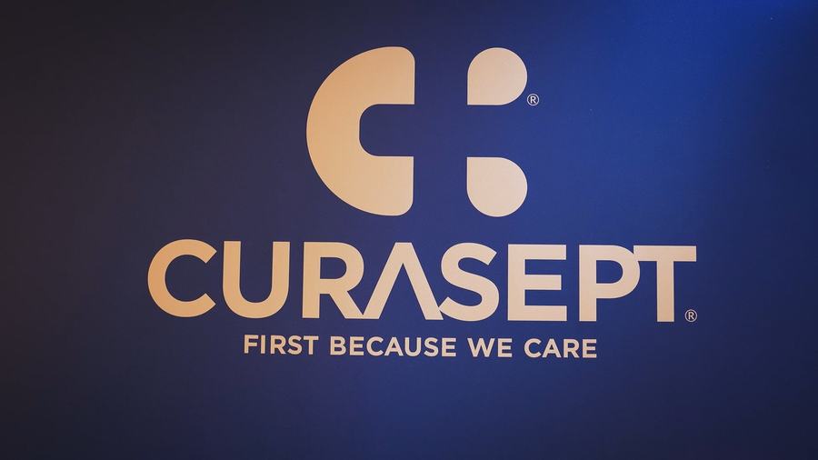 Fotogramma 4 di Curasept